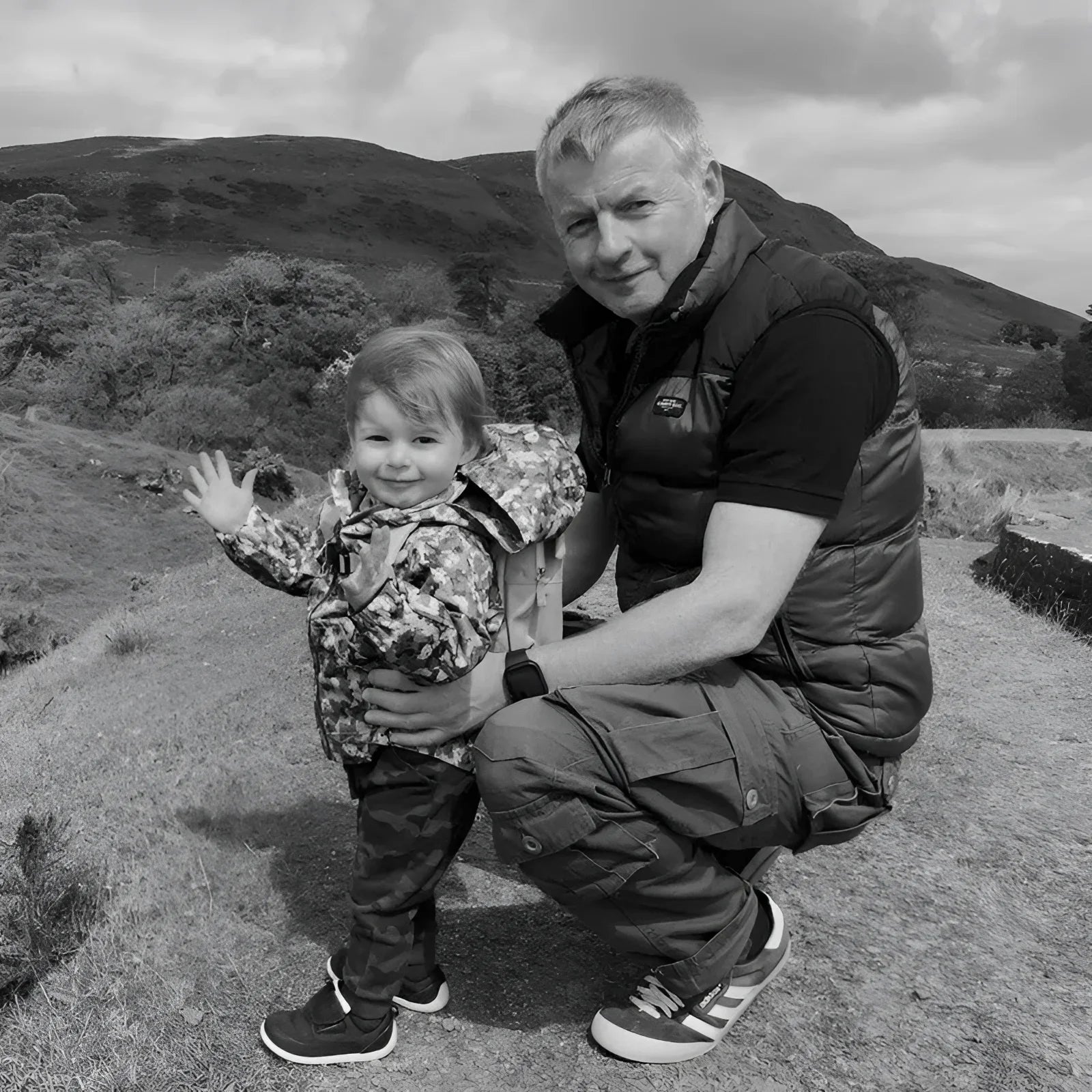 About Scottish Landscape Artist Kevin Hunter - Scotland Worldwide Shipping Man Child Outdoors Orderly Emails - Recommended Products