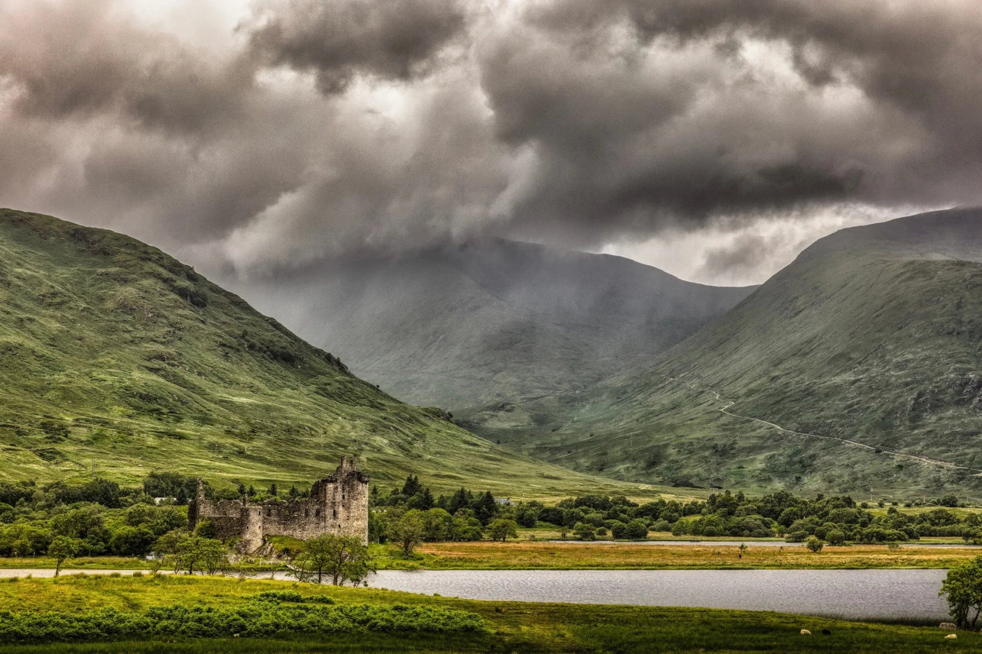 Kilchurn Castle Loch Awe | Photography Prints from Scotland - Historic & Iconic Art Gallery Worldwide Shipping Ancient Stone Castle